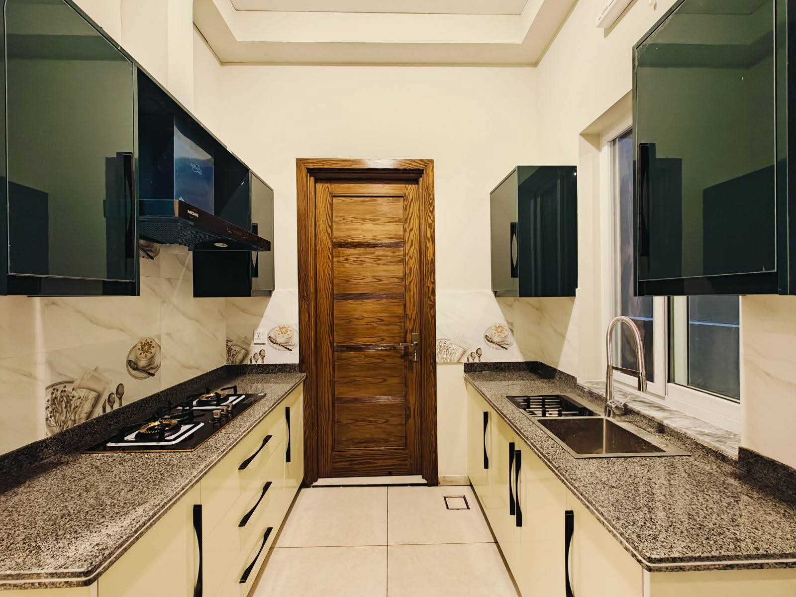 18 Marla 4 FOR SALE | 18 Marla Brand New Designer House