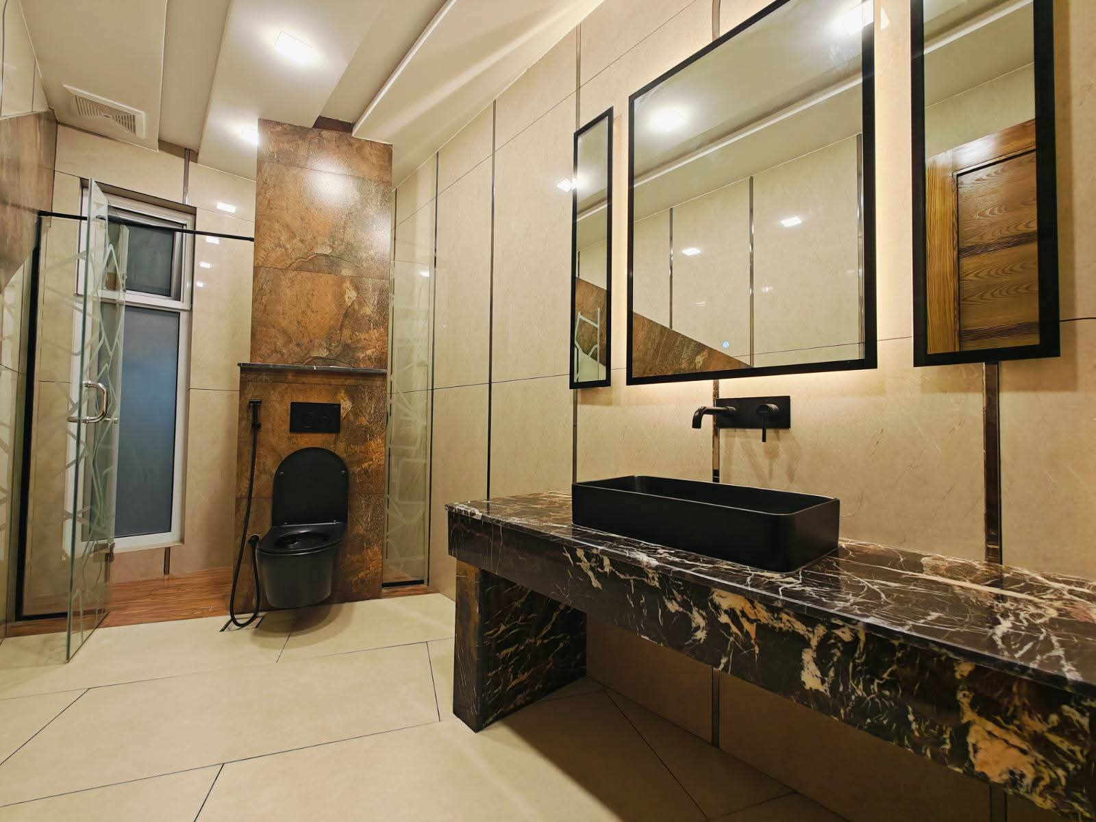 18 Marla 8 FOR SALE | 18 Marla Brand New Designer House