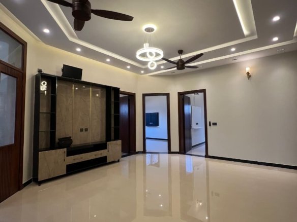 10 Marla Brand New House