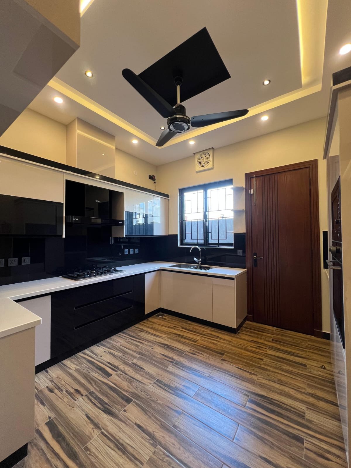 10 Marla Brand New House