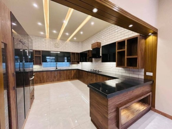1 Kanal Brand New Luxury House