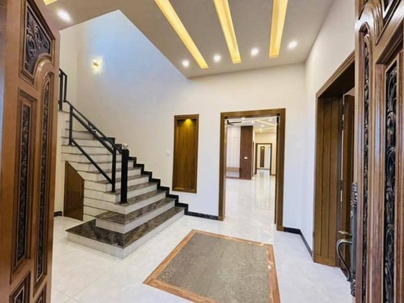 1 Kanal Brand New Luxury House